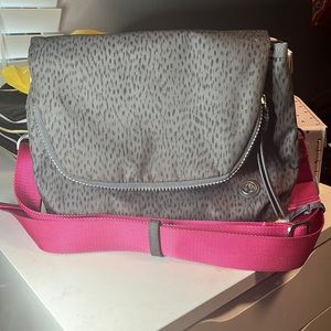 Lululemon cross body bag grey print with hot pink strap